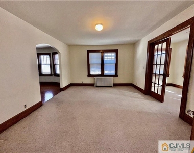 560 Spruce Avenue - Photo Thumbnail 7