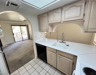 601 Cabrillo Circle - Photo Thumbnail 7