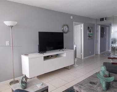 1825 S Ocean Dr - Photo Thumbnail 17