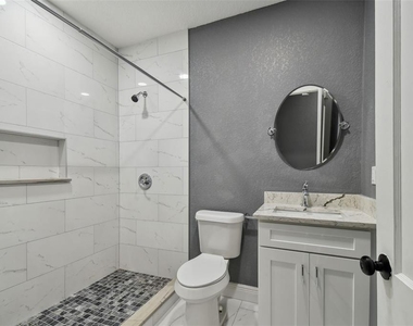 6810 N Navin Avenue - Photo Thumbnail 34