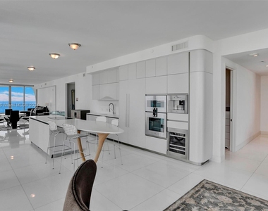 16901 Collins Ave - Photo Thumbnail 20