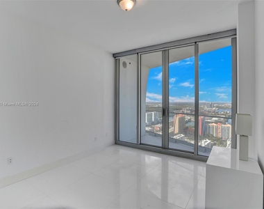 16901 Collins Ave - Photo Thumbnail 42