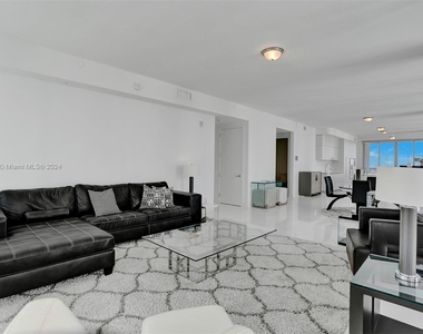 16901 Collins Ave - Photo Thumbnail 6