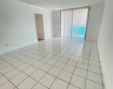 13499 Biscayne Blvd - Photo Thumbnail 2