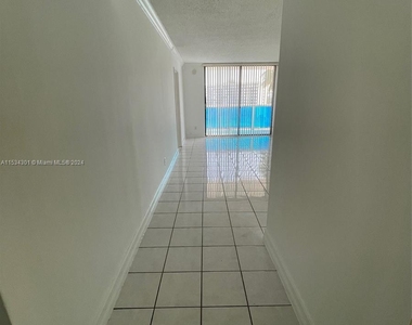 13499 Biscayne Blvd - Photo Thumbnail 3