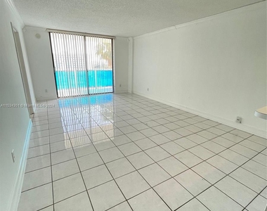 13499 Biscayne Blvd - Photo Thumbnail 5