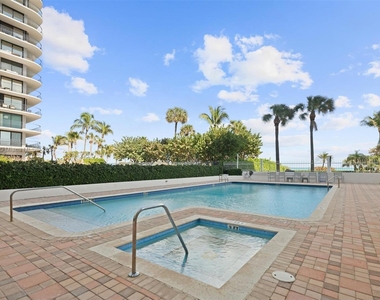 8855 Collins Ave - Photo Thumbnail 15