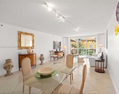 8855 Collins Ave - Photo Thumbnail 1