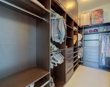 15901 Collins Ave - Photo Thumbnail 24