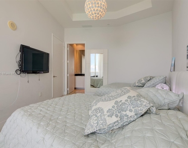 15901 Collins Ave - Photo Thumbnail 22