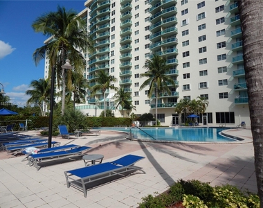 19390 Collins Ave - Photo Thumbnail 29