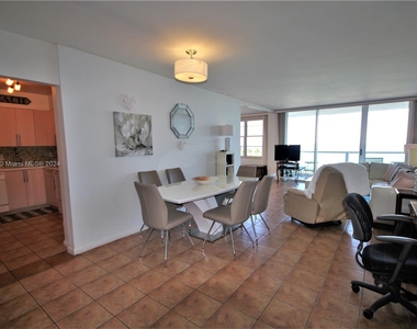 5151 Collins Ave - Photo Thumbnail 4