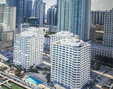 825 Brickell Bay Dr - Photo Thumbnail 0