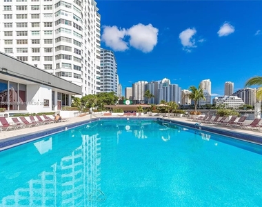 825 Brickell Bay Dr - Photo Thumbnail 15