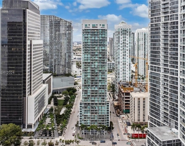 500 Brickell Ave - Photo Thumbnail 30