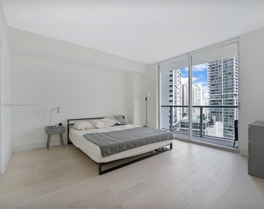 500 Brickell Ave - Photo Thumbnail 21