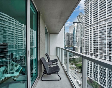 500 Brickell Ave - Photo Thumbnail 11