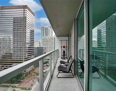 500 Brickell Ave - Photo Thumbnail 12