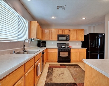 3703 Laguna Veneta Avenue - Photo Thumbnail 10