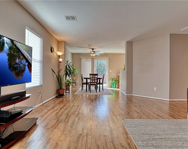 3703 Laguna Veneta Avenue - Photo Thumbnail 4