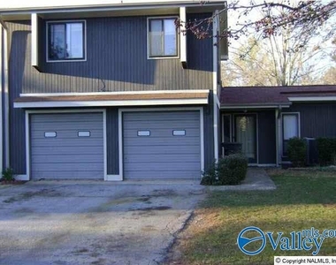 403 Summerview Drive - Photo Thumbnail 0