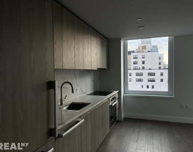 200 East 23rd Street - Photo Thumbnail 4