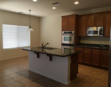 17313 W Saguaro Lane - Photo Thumbnail 9