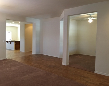 17313 W Saguaro Lane - Photo Thumbnail 6