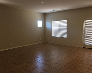 17313 W Saguaro Lane - Photo Thumbnail 7