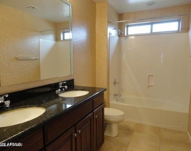 5730 W Park View Lane - Photo Thumbnail 8