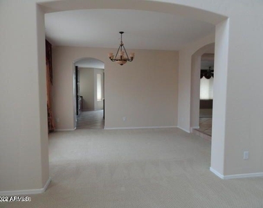 5730 W Park View Lane - Photo Thumbnail 14