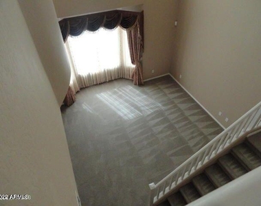 5730 W Park View Lane - Photo Thumbnail 16