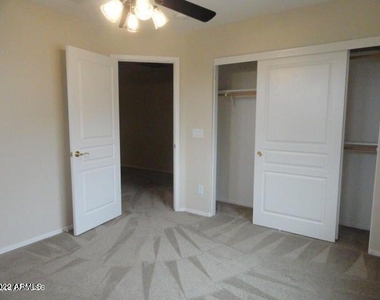 5730 W Park View Lane - Photo Thumbnail 9