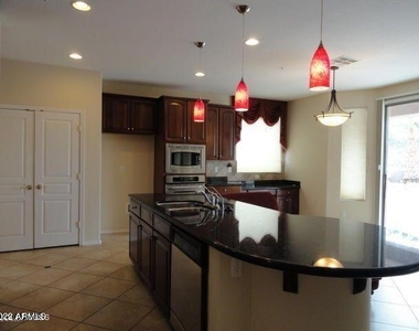 5730 W Park View Lane - Photo Thumbnail 7