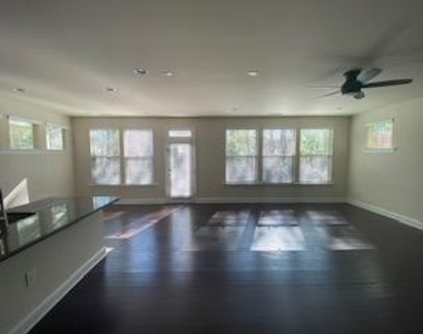 108 Concordia Woods Drive - Photo Thumbnail 9