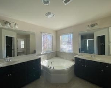 108 Concordia Woods Drive - Photo Thumbnail 4