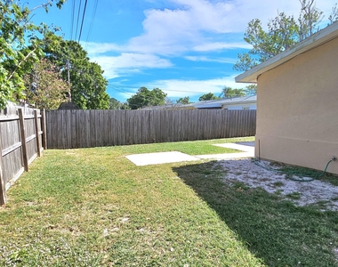 2446 Pepper Avenue - Photo Thumbnail 2