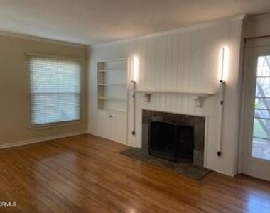 2521 Fairmount Avenue - Photo Thumbnail 1