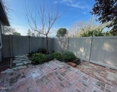 2521 Fairmount Avenue - Photo Thumbnail 7