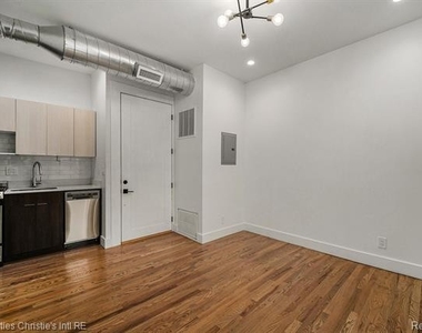 3143 Trumbull Street - Photo Thumbnail 5