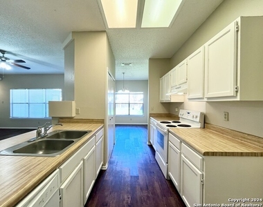 8466 Maple Ridge Dr - Photo Thumbnail 6