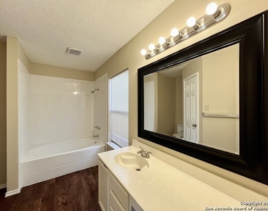 8466 Maple Ridge Dr - Photo Thumbnail 13