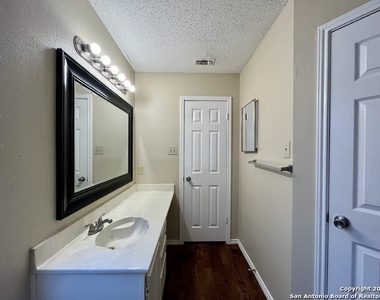 8466 Maple Ridge Dr - Photo Thumbnail 15