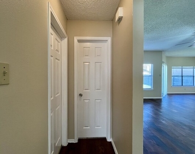 8466 Maple Ridge Dr - Photo Thumbnail 10