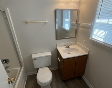 210 Live Oak Court - Photo Thumbnail 7