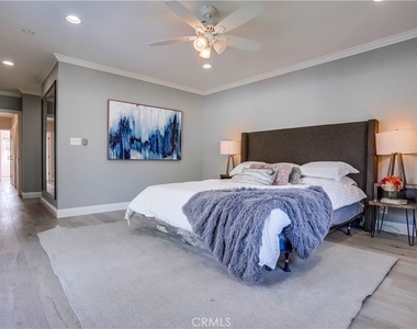 12515 Emelita Street - Photo Thumbnail 28