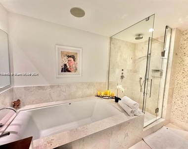 17121 Collins Ave - Photo Thumbnail 14