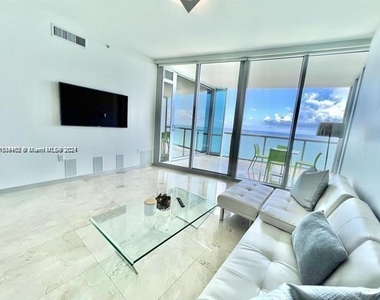 17121 Collins Ave - Photo Thumbnail 9