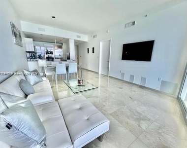 17121 Collins Ave - Photo Thumbnail 5