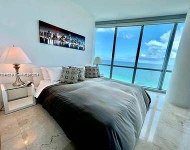 17121 Collins Ave - Photo Thumbnail 11